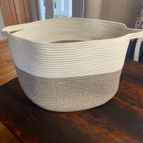 Large collapsable basket! - Picture 1 of 3